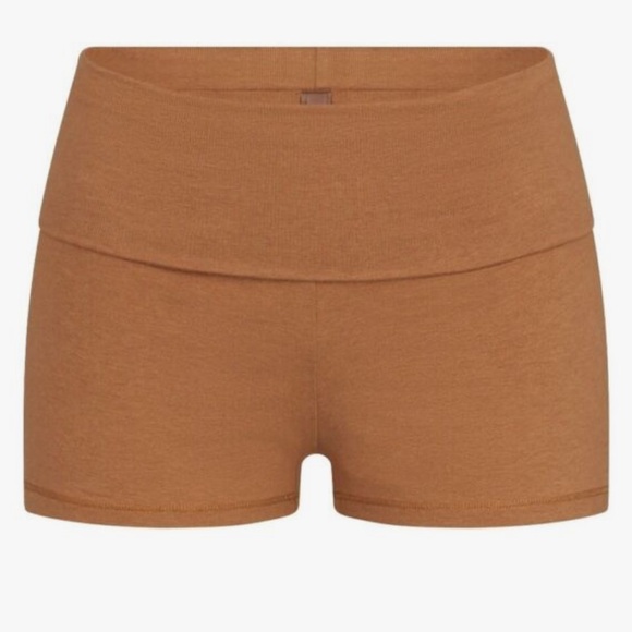 SKIMS Cover Up Fold Over Shorts size M - Picture 1 of 6